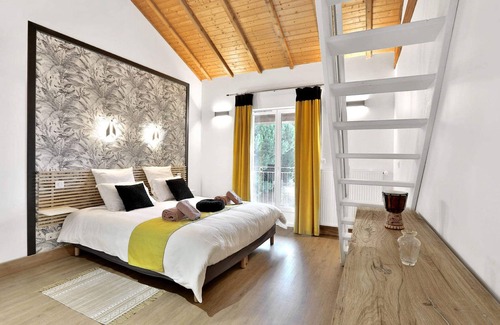 Agonac Hostel | DOMAIN OF THE DOOR - The Sheepfold