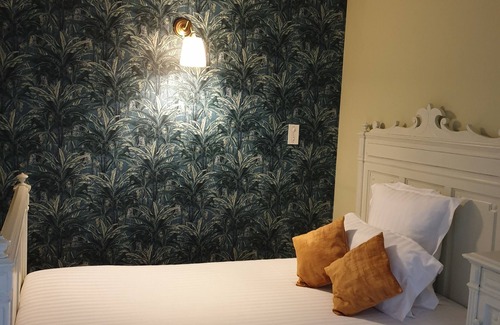 Monts-sur-Guesnes Bed & Breakfast | Domaine de Bourgville