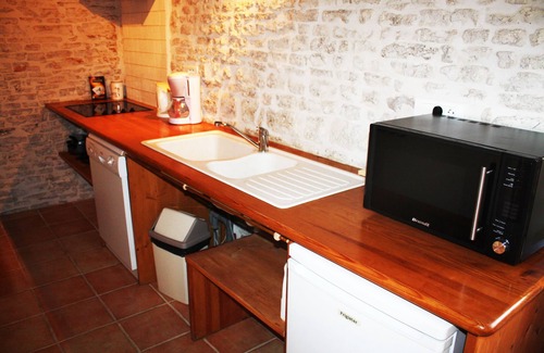 Asnieres-la-Giraud Apartment | Domaine de la Laigne