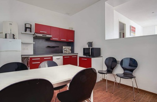 Saint-Jean-de-Luz City Center Apartment | Downtown Apartment Near Beach - Modern Decor, Family-Friendly