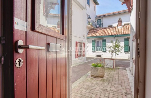 Saint-Jean-de-Luz City Center Apartment | Downtown Apartment Near Beach - Modern Decor, Family-Friendly