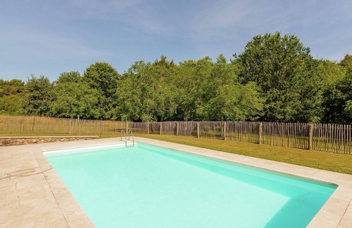 Saint-Georges-de-Montclard Villa | Family Mansion with Pool