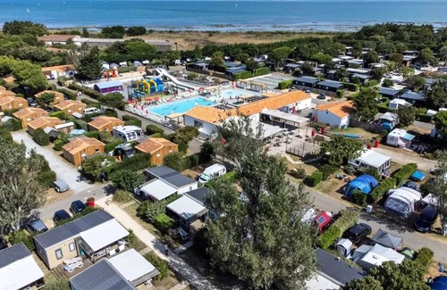 Loix House | Flower Camping Les Ilates * - Mobil-Home COMFORT 27.5m2 (2 bedrooms) + TV + semi-covered terrace 6 people