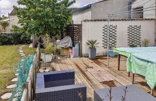 Fontenille-Saint-Martin-d'Entraigues House | 100 m² House ∙ 1 bedroom ∙ 5 guests
