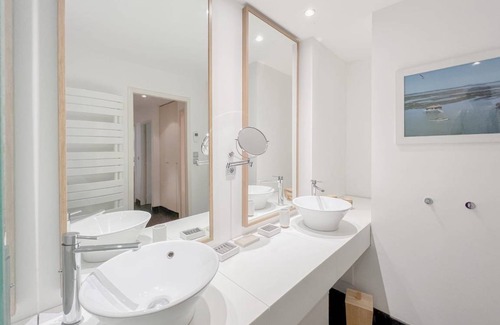 Bordeaux Golden Triangle Apartment | 75 m² Apartment ∙ 2 bedrooms ∙ 4 guests