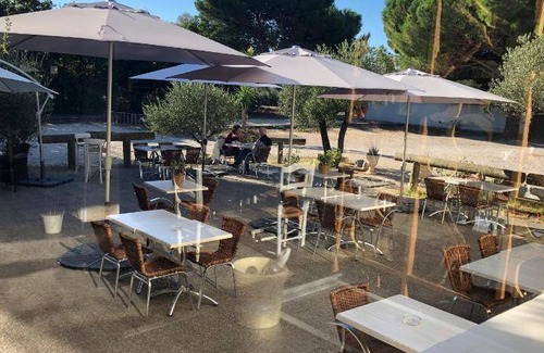 Port-Saint-Louis-du-Rhone Hotel | 19 m² Hotel ∙ 8 guests