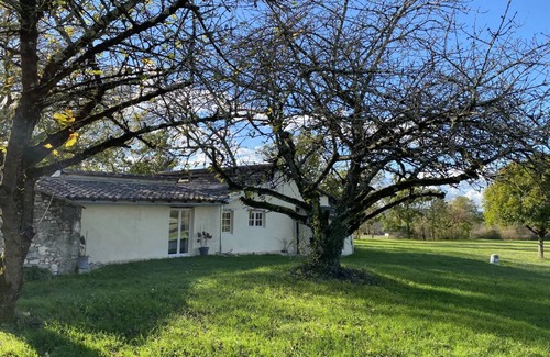 Saint-Etienne-de-Villereal House | 100 m² House ∙ 2 bedrooms ∙ 4 guests