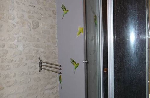 Saint-Georges-les-Baillargeaux Cottage | Charming gîte for 4/5 people, "La jument verte", 4 minutes from Futuroscope