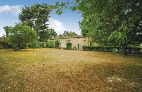 Saint-Germain-de-la-Riviere House | 160 m² House ∙ 4 bedrooms ∙ 8 guests