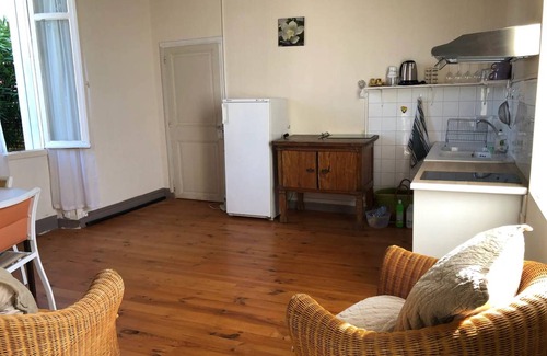 Saint-Germain-de-Lusignan House | 80 m² House ∙ 2 bedrooms ∙ 4 guests