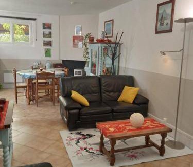 Saint-Medard-de-Guizieres Apartment | 60 m² Apartment ∙ 2 bedrooms ∙ 4 guests