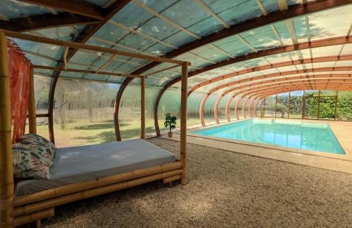 Chadurie House | Gîte familial avec piscine chauffée et wifi, au cœur de la nature, proche Chadurie, Charente - FR-1-653-172