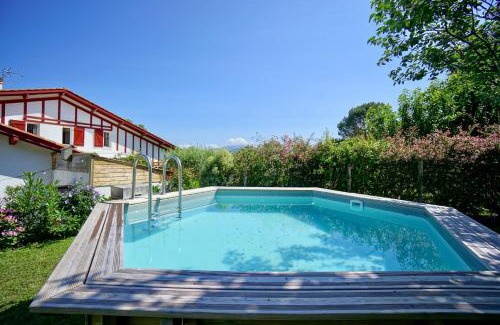 Saint-Jean-de-Luz House | Gîte KAERU plage à pied, piscine, jardin, barbecue