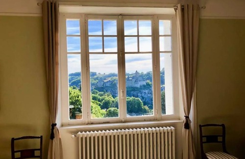 Uzerche Villa | Gîte de France A pearl of view 4 ears of corn - Gite de France 14 people