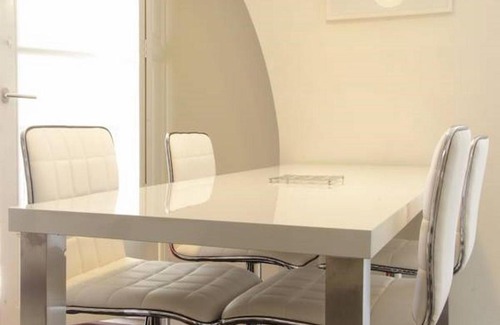 Bordeaux Golden Triangle Apartment | Grands Hommes