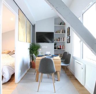 Hotel de Ville - Quinconces Apartment | GuestReady - Sunny Attic Apt Near Grand Théâtre