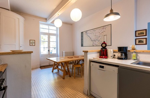 Montagoudin House | Haven of Peace in the Heart of Entre-Deux-Mers: Charming Cottage with Pool, Sauna, and Preserved Nature
