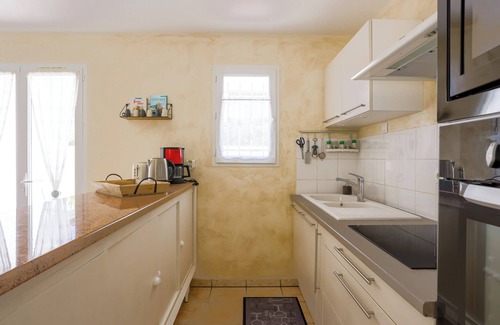 Le Chateau-d'Oleron House | Holiday Home "Begognias" with Private Terrace