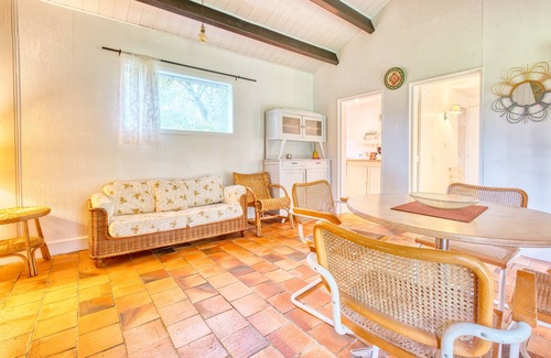 Varaignes House | Holiday Home 'La Cascade' with Lake View, Shared Pool and Private Terrace