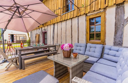 Trensacq House | Holiday Home "La Grange" with Shared Pool & Wi-Fi
