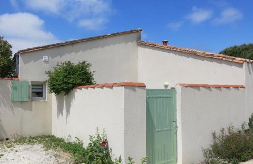 La Flotte House | Holiday Home La Touche-1 by Interhome