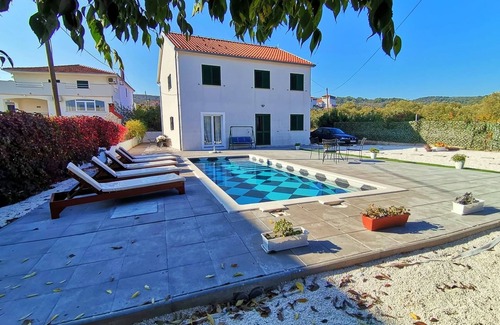 Slatine House | Holiday Home Nino with amazing swimming pool
