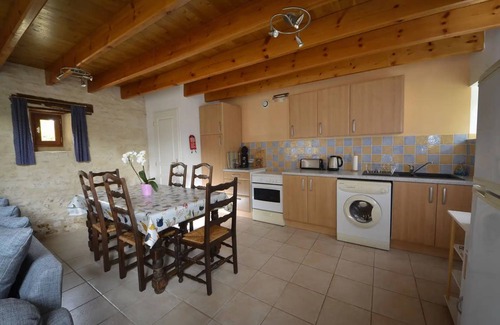Sauze-Vaussais House | House ∙ 4 bedrooms ∙ 8 guests