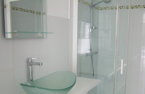 Le Grand-Village-Plage House | house 6 people, close to the beach, swimming pool shared by two apartments