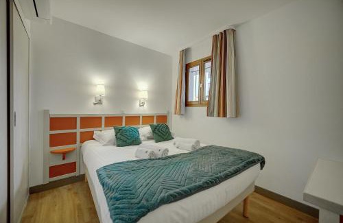 La Croix des Gardes Apartment | IMMOGROOM - 2 Rooms - Renovated - Pool - Air conditioning - Parking -