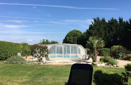 Chabournay Apartment | In large estate with swimming pool: 1 bedroom apartment for 4 people