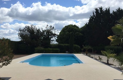 Chabournay Apartment | In large estate with swimming pool: 1 bedroom apartment for 4 people