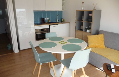 Royan Apartment | In Royan, Beautiful apartment 100 m from the beach and the city center with sea view