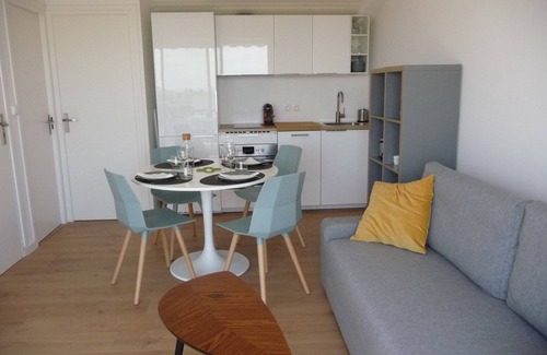 Royan Apartment | In Royan, Beautiful apartment 100 m from the beach and the city center with sea view