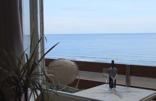 Marina di Castagneto Carducci Apartment | Beautiful apartment for 4 guests with WIFI, A/C, patio and panoramic view