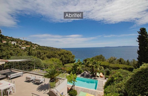 Le Lavandou Villa | Large house with sea view heated swimming pool