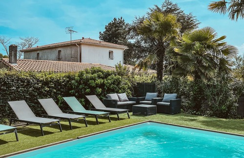 Gauriac House | Large, peaceful family home with saltwater pool and verdant grounds