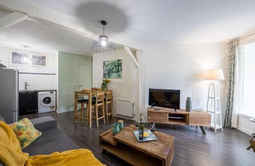 Mont-de-Marsan Apartment | Le grand Jungle - hyper centre - wifi- lave linge