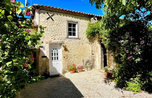 Montmoreau-Saint-Cybard House | 'Le Lievre', stunning two person gite.