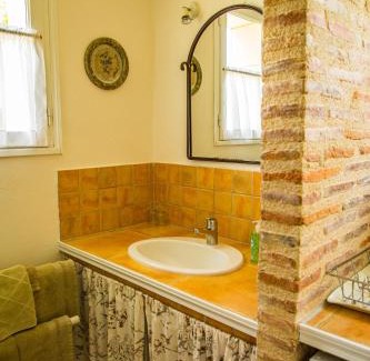 Montmorillon Bed & Breakfast | Les Chambres De La Loge