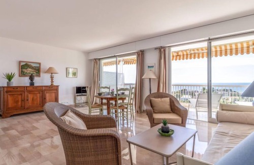 La Croix des Gardes Apartment | Les Horizons by Interhome