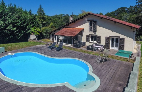 Ahetze House | Loue Maison 4 Chambres Doubles, Jardin Arboré Et Piscine à 5 min de Guthary