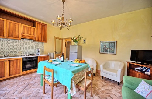 San Gimignano Apartment | Lovely apartment for 4 people with WIFI, pool, A/C, TV and panoramic view