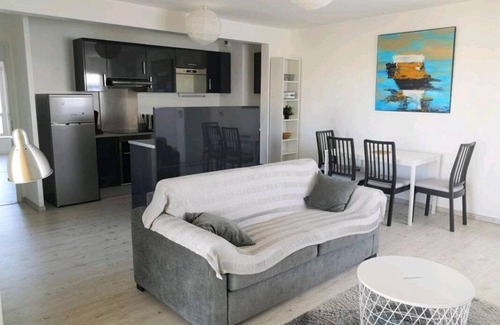 Bassins a Flot Apartment | Lovely apartment with view + parking in the nouveaux chartrons district