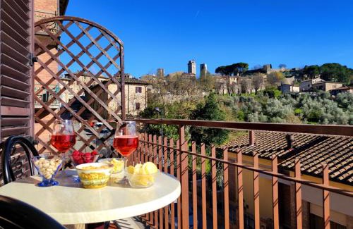 San Gimignano Apartment | Lovely Balcony San Gimignano Apartments
