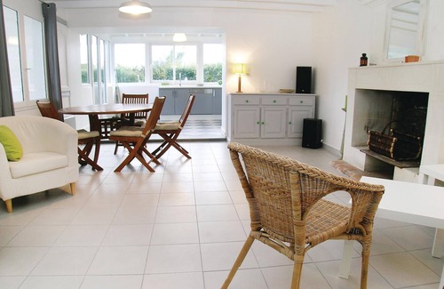 Saint-Fort-sur-Gironde House | Lovely home in St Fort sur Gironde