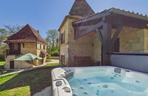 Mauzens-et-Miremont Ski Chalet | Lovely house with jacuzzi for 8 people