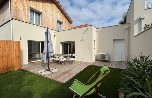 Biscarrosse Plage House | Luxury Beach House Near Surf Schools with A/C, Wi-Fi & Terrace – Sleeps 8, Cleaning Included