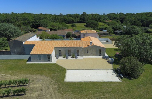 Saint-Pierre-d'Oleron House | Luxury oleronnaise farmhouse at the foot of the vines with private enclosed swimming pool