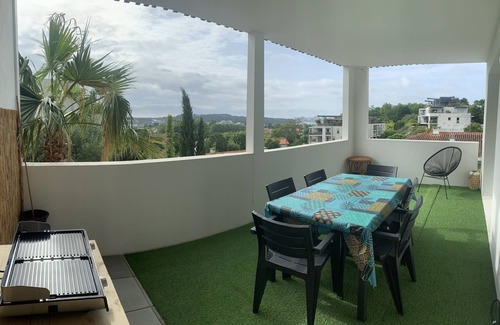 Bayonne Apartment | Magnificent T4 covered vacation terrace 4km from the beaches!