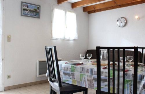 Saint-Pierre-d'Oleron House | Maison de Vacances à Oléron : Proche Port, Plage, Jardin, Terrasse, Garage - 6 Couchages - FR-1-246A-62